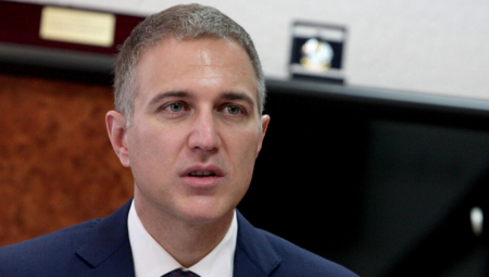 MINISTAR PROBAO DA SE OPERE, PA SE UKOPAO JOŠ DUBLJE Stefanović ćuti o prisluškivanju!