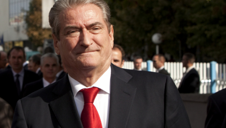 POČEO RASPAD VELIKOG SAVEZA! Albanac ujeo ruku svojih gazdi!