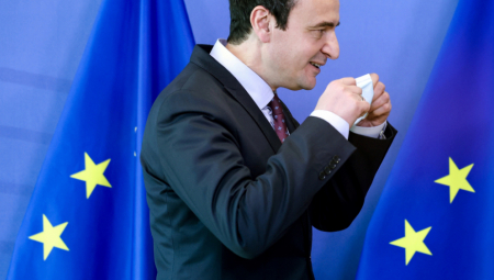 KURTI SE HVATA ZA SLAMKU Šlihta se Britancima, pokušava da se domogne Interpola!