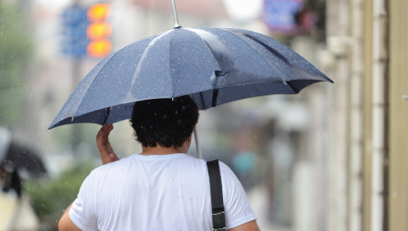 PRED NAMA JE DAN PRIJATNE TEMPERATURE: Ponesite kišobran sa sobom, moguća je iznenadna oluja