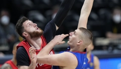 GDE SI KRENUO? Jokić opasno "izmaltretirao" Nurkića (VIDEO)!