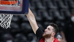 JUSUF NURKIĆ UMALO SLOMIO OBRUČ Cela hala ustala zbog toga, kakvo iznenađenje u kvalifikacijama za Mundobasket (VIDEO)