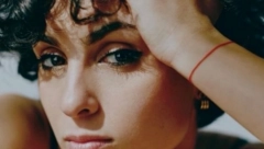 NAUČIO ME JE DA PEVAM RINGE RINGE RAJA! Francuskinja je sve oduševila nastupom na Evroviziji, a njene reči o njenom dedi i Srbiji će vas dirnuti!