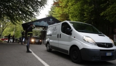 BOMBA U AUTOMOBILU DRŽAVNOG SLUŽBENIKA Slučjani prolaznik primetio žice