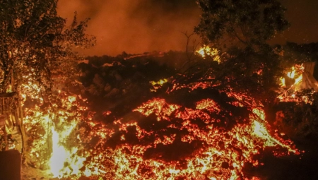 Neverovatan snimak drona koji uleće u lavu tokom erupcije islandskog vulkana (VIDEO)