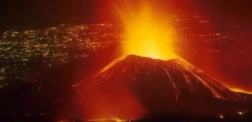 STANOVNICI SICILIJE U PANICI Etna ponovo izbacuje lavu i pepeo (VIDEO)