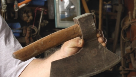 ŠKOLARAC SEKIROM UBIO DEČAKA Nezapamćen užas u singapurskoj školi