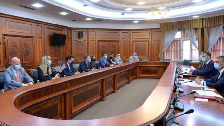 ZAJEDNIČKA SEDNICA VLADA Razgovor o ekonomskim odnosima i regionalnoj saradnji