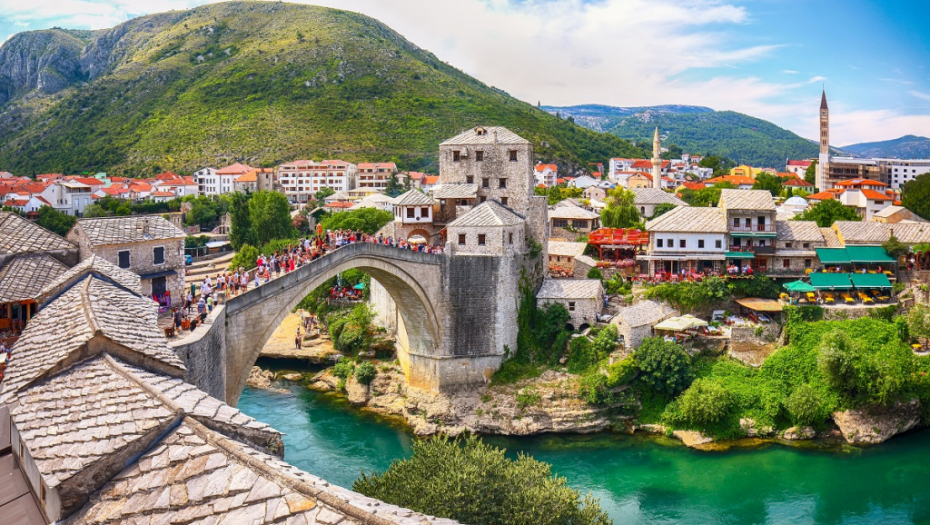 TURISTI IZ SRBIJE DRUGI PO BROJU NOĆENJA U BIH Evo odakle dolazi najviše gostiju, skoro četvrtina od ukupnog broja