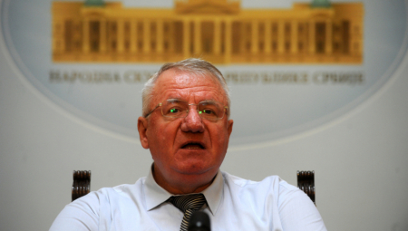 ŠEŠELJ UPUTIO VELIKI APEL NARODU SRBIJE Bahati političari i državni funkcioneri dovedeni pred svršen čin