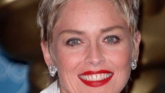 KRALJICA! Šeron Stoun ne daje "pet para" za dres kod, kad se pojavila na crvenom tepihu svi su gledali samo u njenu obuću