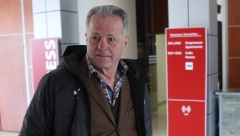 "DELIJE" UDARILE NA BJEKOVIĆA Pogledajte transparent sa “Karađorđa” (FOTO)
