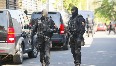 NA PRAGU MENJAČNICE PORODICE ĐOKIĆ OSTAVLJENA PORUKA Policija otpečatila lokal