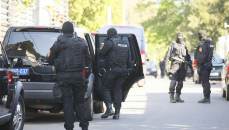 KONTRADIVERZONE EKIPE IZVRŠILE PREGLED Sve dojave o bombama u KBC Zvezdara, VMA i Zološkom vrtu lažne