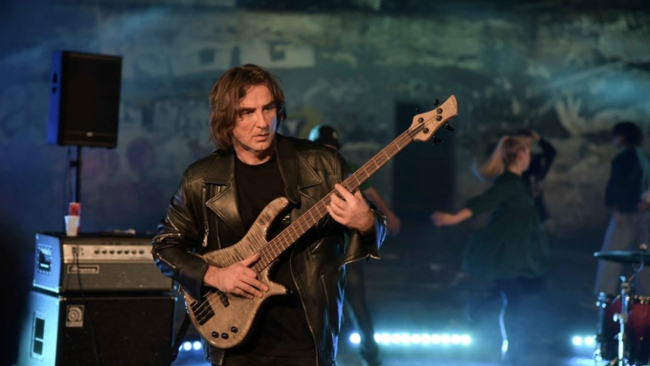 ŽELJKO MITROVIĆ PROSLAVIO ROĐENDAN Sve prštalo od luksuza u porodičnom domu, supruga Milica čestitkom rasplakala sve prisutne!