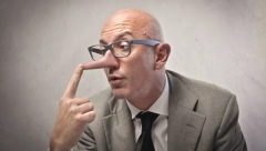 OVO SU ZNAKOVI DA VAS LJUDI LAŽU: Razotkrite naboljeg lažova za tili čas, trik psihologa koji radi posao