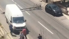 ZAVRŠEN HAOS NA VOŽDOVCU: Nakon što je vozilo oborilo banderu, saobraćaj ponovo pušten