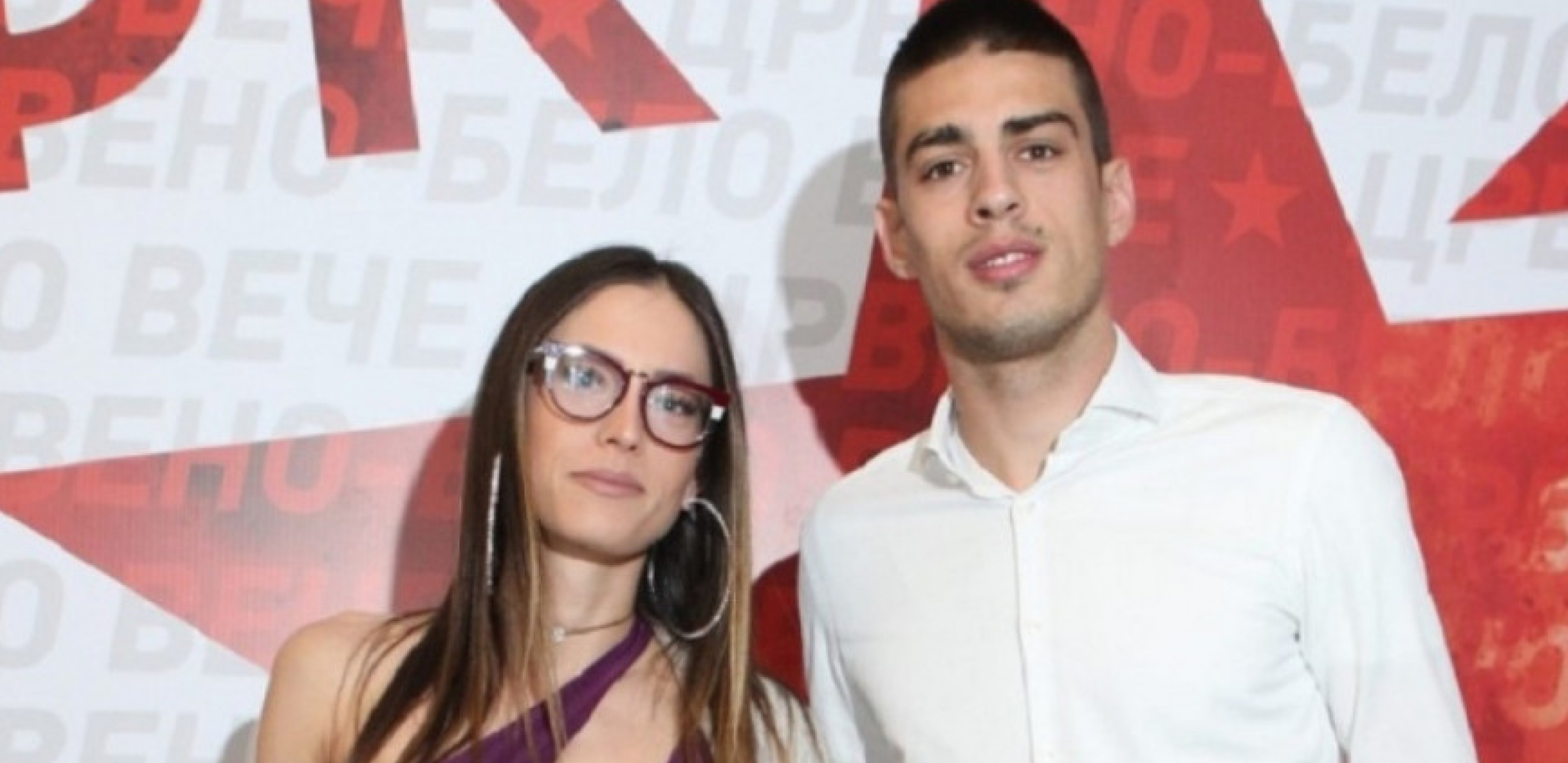 LEPŠA NEGO IKAD I stomačić je tu, Vujadin ponosno pokazao Mirku Vasilejić, uživaju u provodu, a evo koja pevačica ih zabavlja (FOTO)
