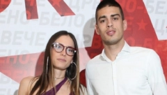 LEPŠA NEGO IKAD I stomačić je tu, Vujadin ponosno pokazao Mirku Vasilejić, uživaju u provodu, a evo koja pevačica ih zabavlja (FOTO)