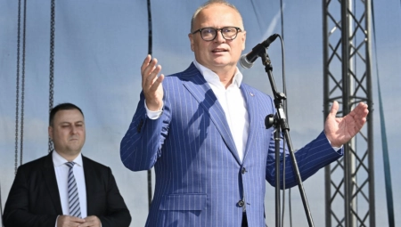 VESIĆ: Sutra je sednica Kriznog štaba, tražiću popuštanje mera!
