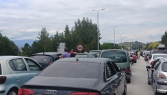 Gužve na graničnim prelazima, vozila čekaju i po sat i po!