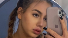 PROVOKATIVNIM IZDANJEM MAMI UZDAHE Ćerka Zdravka Čolića zapalila je društvene mreže novim fotkama u kupaćem kostimu (FOTO)
