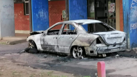 NOVI NAPAD NA SRBE NA KiM: Usred noći ušetali u dvorište u Zubinom Potoku i zapalili automobil