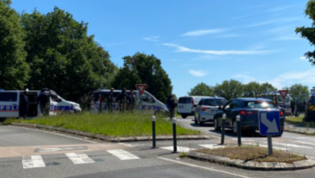 Haos tokom hapšenja, policajka ranjena, napadač ubijen! (VIDEO)