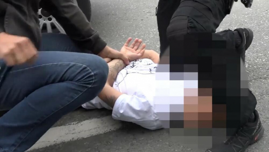 "ŠKODA" PUNA MARIHUANE! U Novom Pazaru uhapšeno pet osoba, zaplenjeno 32 kilograma droge