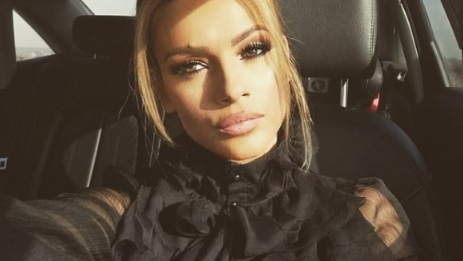 JOŠ JEDNA BEBA?! Jelena Kostov o proširenju porodice, pevačica priznala svoju veliku želju!