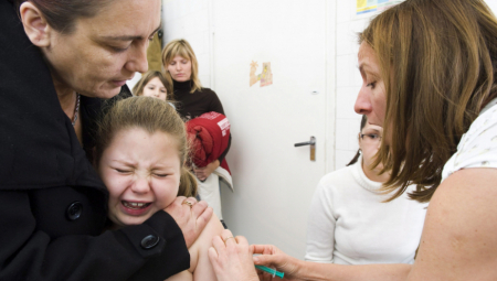 PEDIJATRI SRBIJE UPOZORAVAJU! Raste broj zaražene i hospitalizovane dece, najveći broj obolelih ispod ČETIRI godine