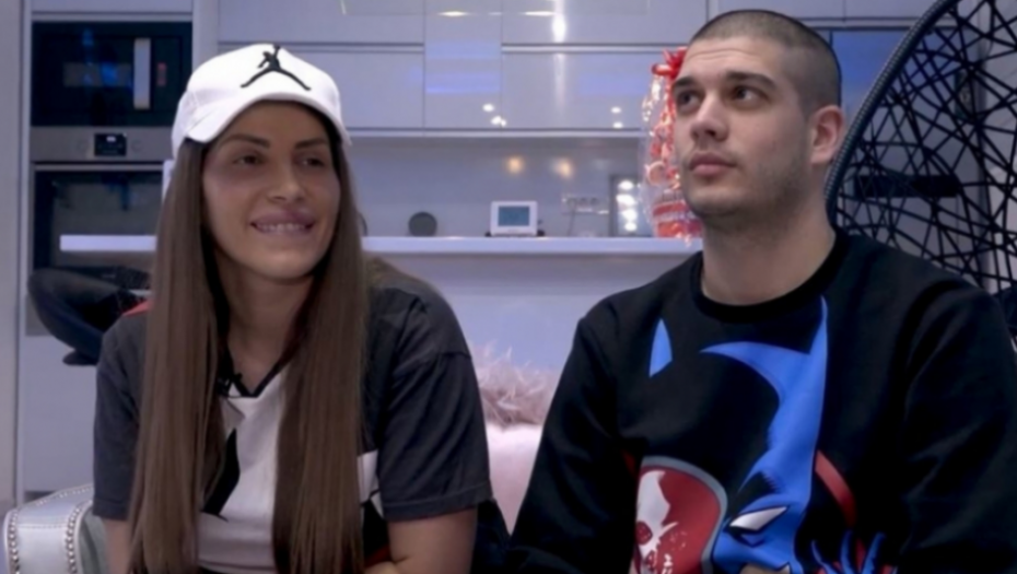 HAOS! Dalila i Dejan Dragojević u jeku skandala! Izbačeni iz kuće, sede na podu! (FOTO)