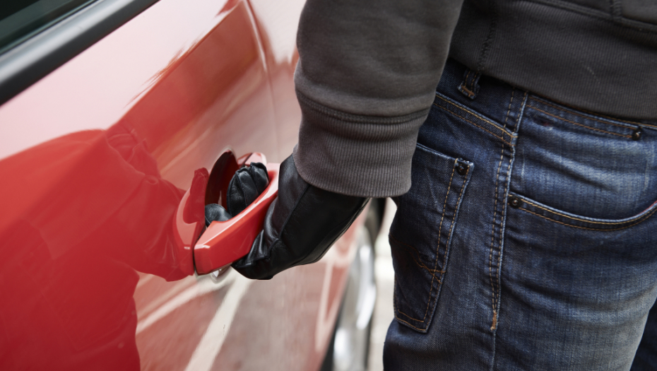 ISKORISTIO PRILIKU Seo u automobil, odvezao se, pa ga prodao