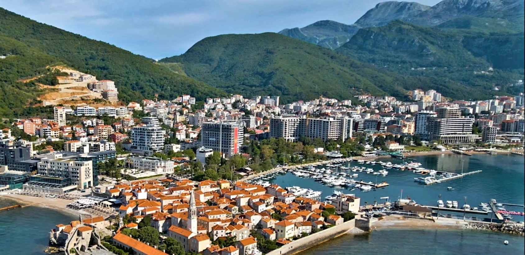 BUDVA POLUPRAZNA Komšije u problemu, top lokacija u minusu na pragu špica letnje sezone