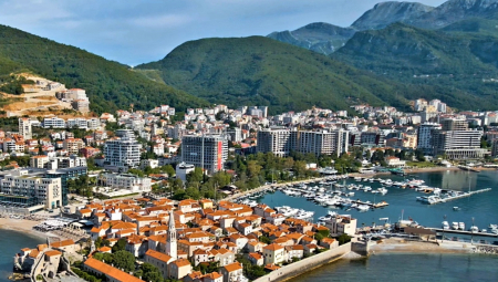 BUDVA POLUPRAZNA Komšije u problemu, top lokacija u minusu na pragu špica letnje sezone