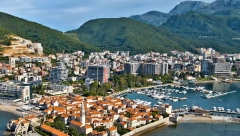 BUDVA POLUPRAZNA Komšije u problemu, top lokacija u minusu na pragu špica letnje sezone