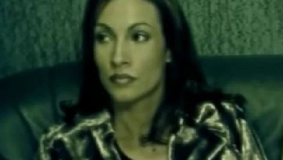 GLAMUR JE ZAMENILA ČIŠĆENJEM ŠTALE Pevačica se nakon razvoda odala porocima, nestala, a onda donela nesvakidašnju odluku