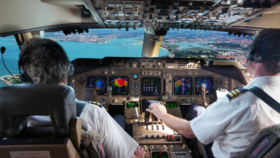 SUJEVERJE ILI NEŠTO ZA DRUGO Evo zbog čega pilot i kopilot u avionu ne smeju da jedu istu hranu