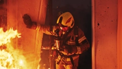 GORE KUĆE NA ADI BOJANI Crni dim kulja, vatrogasci se bore sa vatrenom stihijom
