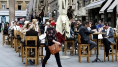 HRVATSKI MINISTAR DIVLJAO U KAFIĆU Iznervirala ga konobarica, pa je besno bacio novac i demonstrativno otišao!