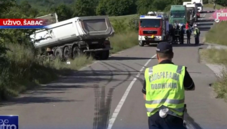 ČETVORO MRTVIH U SUDARU KAMIONA I KOMBIJA Užas kod Loznice
