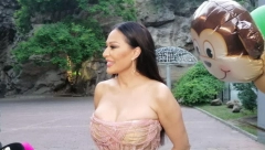 ONA JE VEČERAS NAJPONOSNIJA BAKA NA SVETU Ceca blista dok u naručju drži unuka Željka, neopisiva radost na licu pevačice (FOTO/VIDEO)