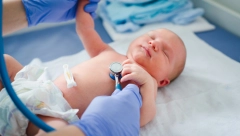 Žena rodila bebu toliko veliku da je bilo potrebno dvoje ljudi da je izvuku: A kilaža je posebna priča!