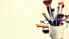 Ne bacajte pare: Napravite sami sredstvo za čišćenje četkica za šminku