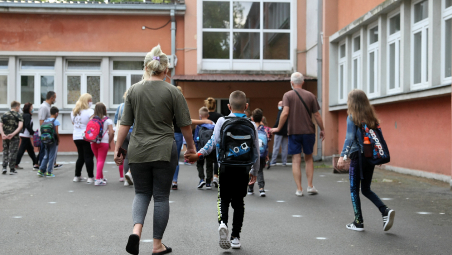 ALO SAZNAJE Šta će biti sa školskom nastavom zbog novog soja virusa, u planu rezervni modeli