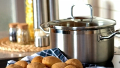 I najvičnijima u kuhinji se ponekada desi: Kako da očistite zagorele sudove?