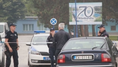 ONEMOGUĆEN ULAZAK U FABRIKU Haos posle sinoćne eksplozije u "Slobodi", policija radnike šalje kući (FOTO)