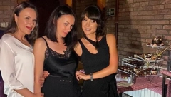 GLUMICA POKAZALA MAJKU! Malo ko zna kako izgleda žena koja je rodila sestre Mićalović! (FOTO)