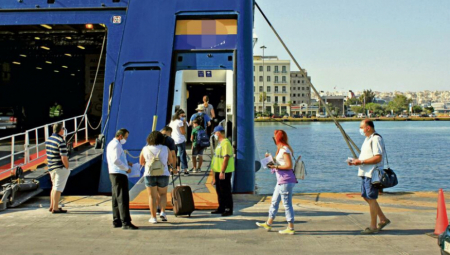 2500 LJUDI VRAĆENO SA TRAJEKTA Grci neće da rizikuju, uveliko primenjuju nove rigorozne mere protiv korone