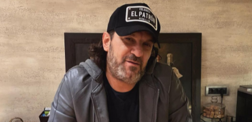 SPEKTAKULARNIM NASTUPOM OTVORIO SEZONU Aca Lukas "zapalio" Budvu onako kako samo on ume! (VIDEO)